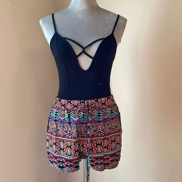 Tribal print short with pockets - Picture 1 of 5